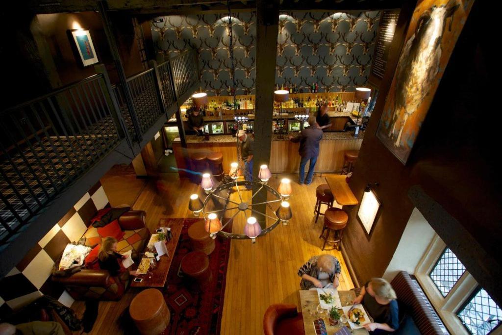 The Broadway Hotel Екстериор снимка