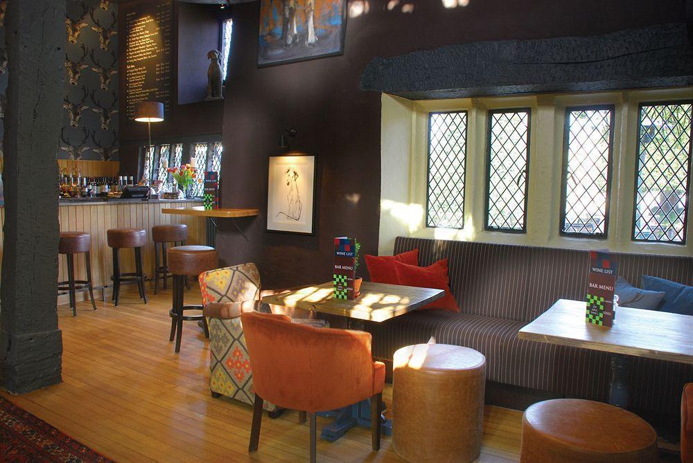 The Broadway Hotel Екстериор снимка