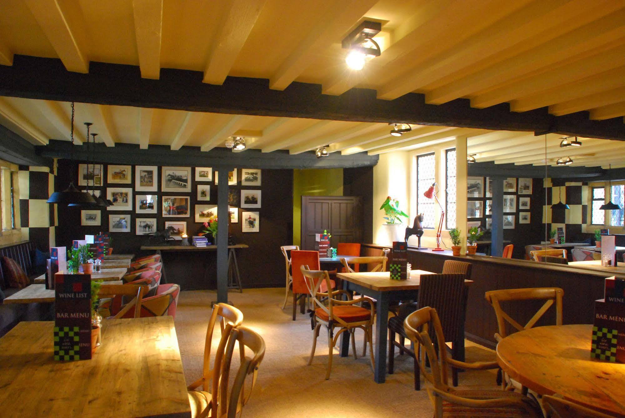 The Broadway Hotel Екстериор снимка